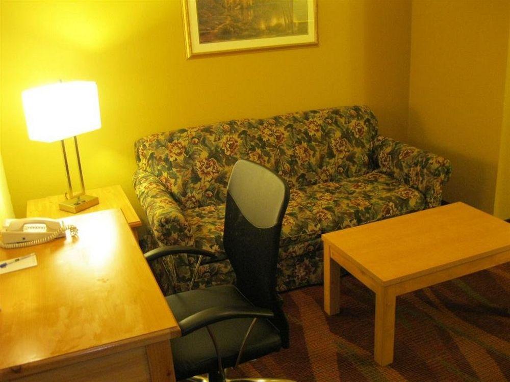 Best Western Fort Wayne Inn & Suites North Екстериор снимка
